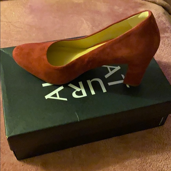 Naturalizer Gloria Lush Red Suede Pump - Picture 3 of 5